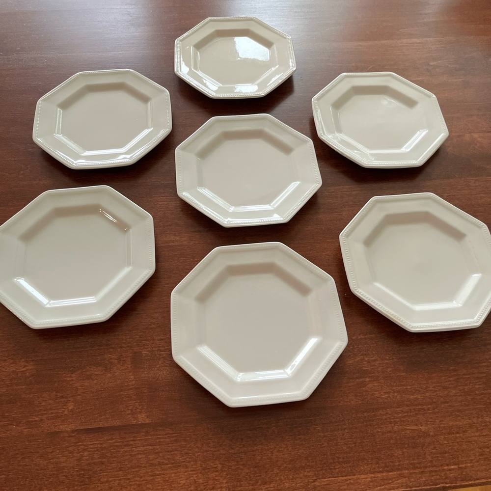 7 Johnson Brothers “Heritage White” Bread & Butter Plates EUC